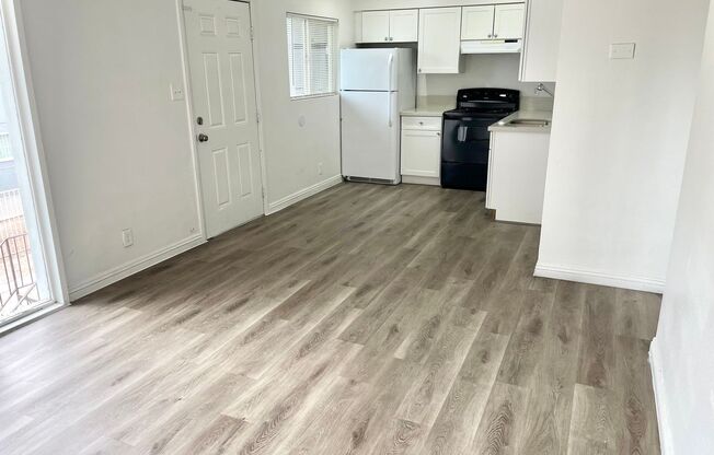 2 beds, 1 bath, 700 sqft, $1,250, Unit 04