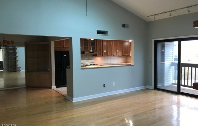 33 GRN VLY CT