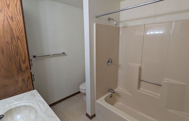 2 beds, 2 baths, 1,034 sqft, $1,279, Unit 1401 080