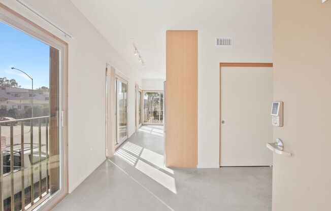 Studio, 1 bath, 401 sqft, $2,195, Unit 402