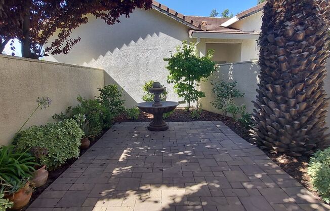 East Roseville, Quiet, Peacful Setting, Beautiful Courtyard entrance 3 Bedroom 2.5 Bathroom, Loft Low Maintenance rear Yard