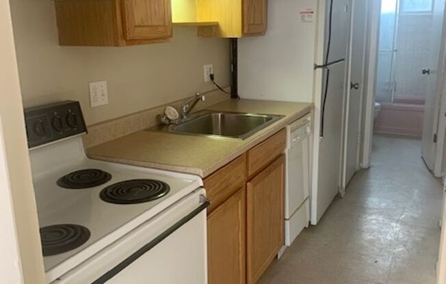 1 bed, 1 bath, $1,100, Unit 303