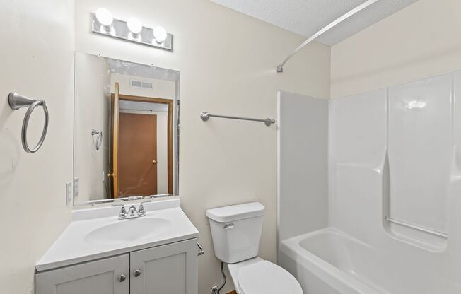 3 beds, 2 baths, 1,100 sqft, $1,160, Unit 9G