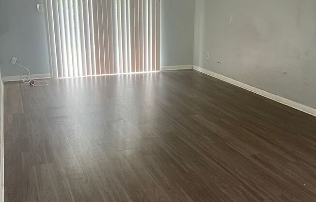 1 bed, 1 bath, 800 sqft, $1,300