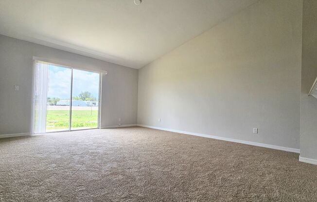 Charming 3-Bedroom Home in Convenient Lehigh Acres Location