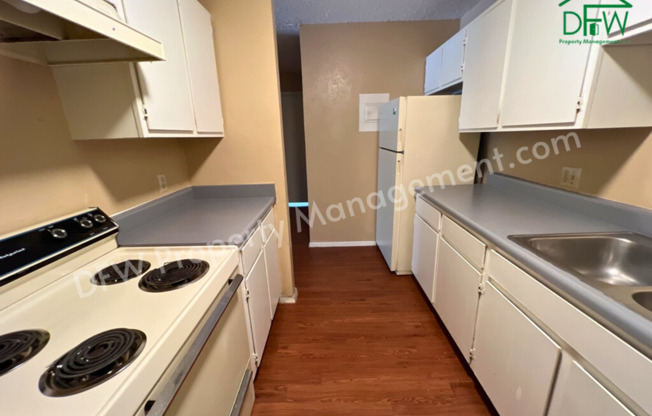 2 beds, 1 bath, $975, Unit 10