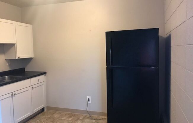 Apartment off 28th and Clyde Park Available