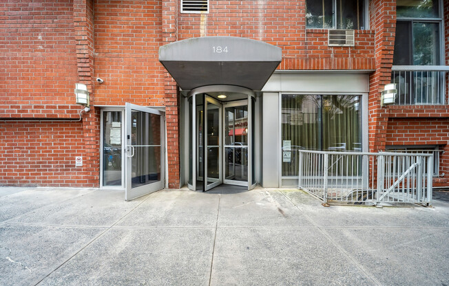 Studio, 1 bath, 430 sqft, $4,000, Unit 2T