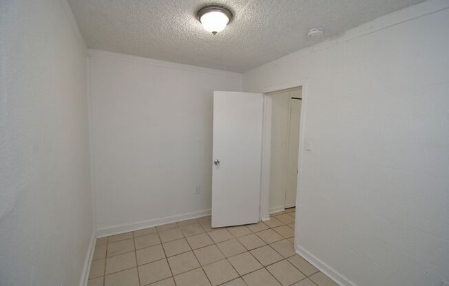 2 beds, 1 bath, $1,050