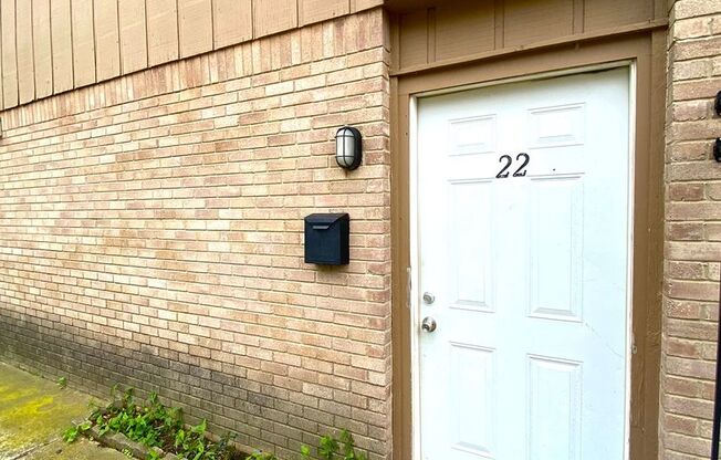 2 Bedroom 1.5 Bath Apt at the Monterey Square Apts NW OKC