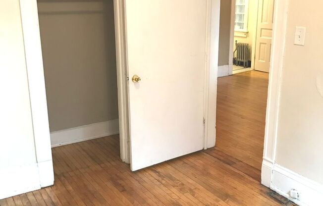1 bed, 1 bath, $995, Unit 38