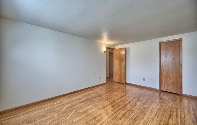 2 beds, 1 bath, $1,195