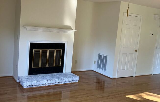 Two bedroom renovated townhouse in Oak Ridge Meadows