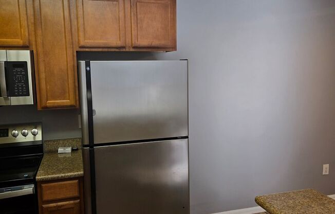 2 beds, 1 bath, $2,100, Unit UNIT 37