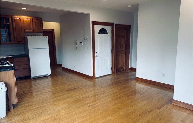 3 beds, 1 bath, 1,000 sqft, $2,800, Unit 3