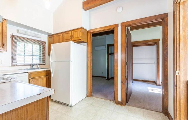 2 beds, 1 bath, $3,024, Unit 219 1/2 Carriage House