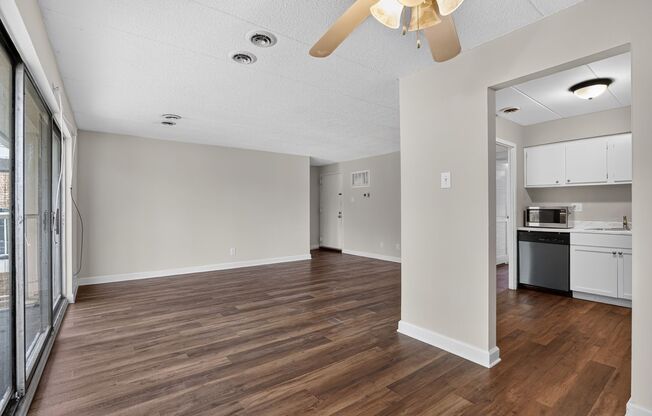 Welcome home to this bright and inviting 2Bd/1Bth condo in the sought-after Huntington Club community. All utilties included!