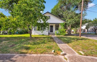 Downtown Rental walking distance to coffee shop, gym and brewery.