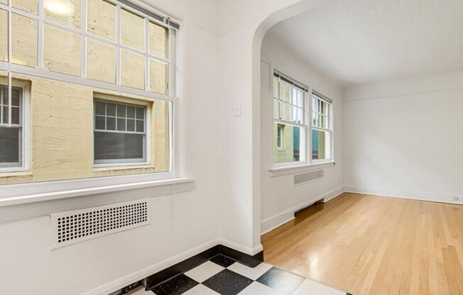 1 bed, 1 bath, 596 sqft, $1,375, Unit 404