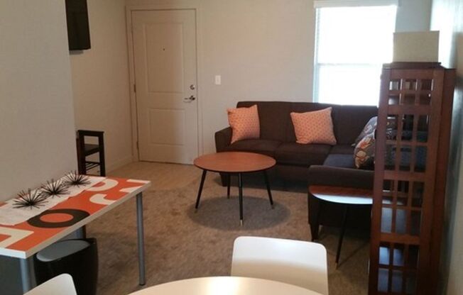 2 beds, 1 bath, $1,225