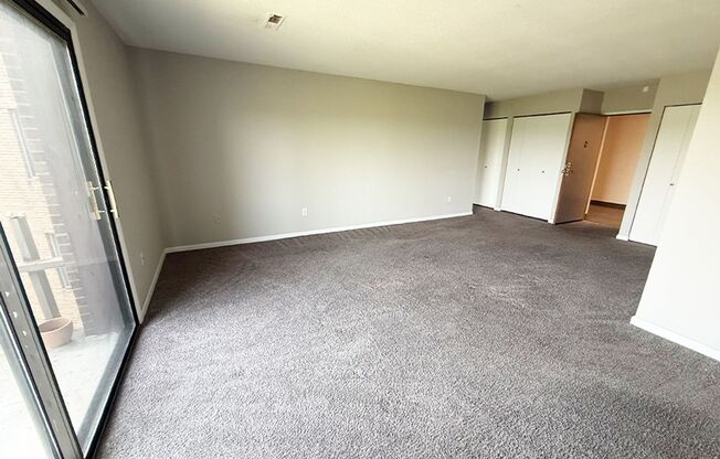 1 bed, 1 bath, 750 sqft, $1,095, Unit 1600-401