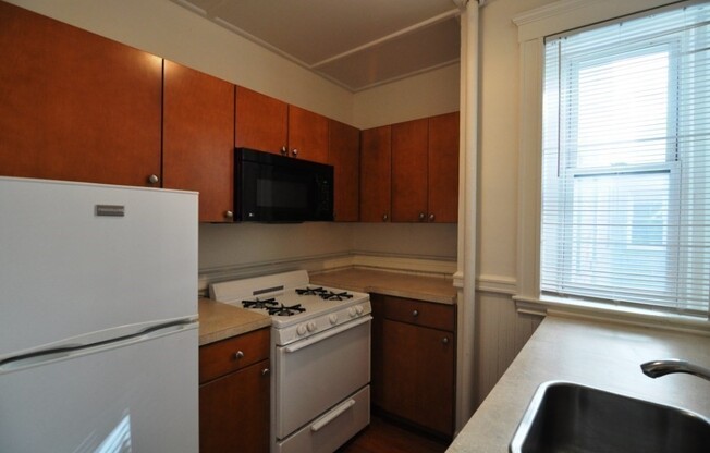 Studio, 1 bath, 328 sqft, $2,150, Unit 11