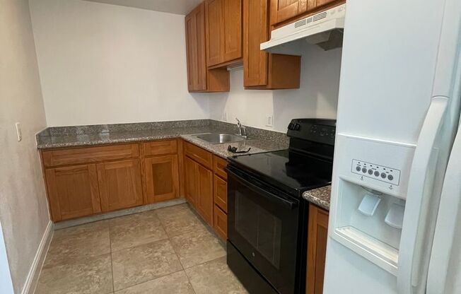 0798 - 721 / 723 Menker Ave