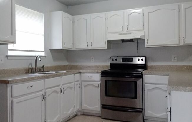 Elegant 2BR Home in NE San Antonio