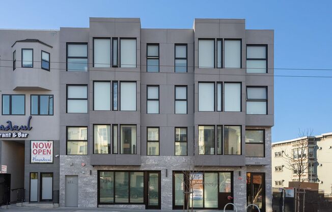 Mission District: Luxury Condo w/ Private Terrace, W/D in-unit & Parking included