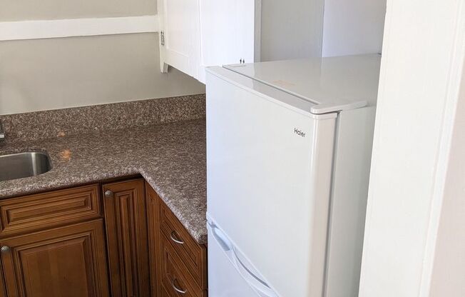 Studio, 1 bath, 425 sqft, $1,500, Unit 11