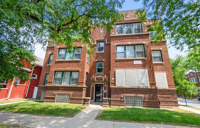 7557-59 S. Calumet Ave. / 348-58 E 76th St.