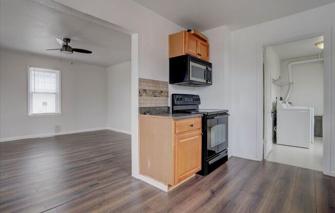 2 beds, 1 bath, $2,500