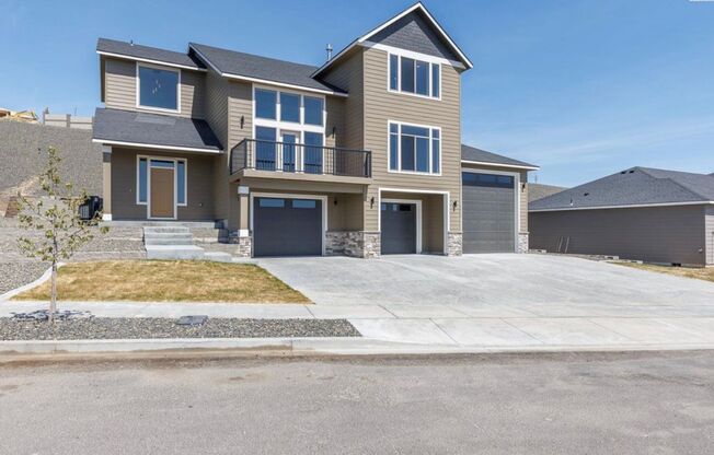 Luxury 4 Bedroom Home in Southridge w/4 car garage and RV Bay!!