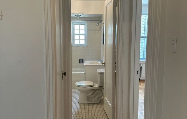 1 bed, 1 bath, 803 sqft, $1,510, Unit Royal York 304