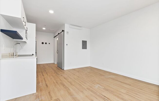 Studio, 1 bath, 238 sqft, $1,375, Unit 403