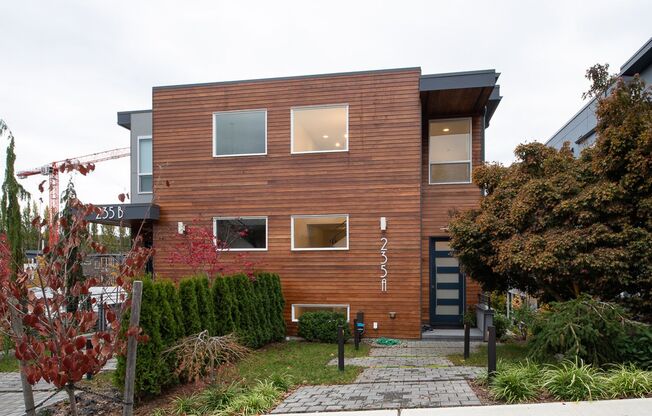 Immaculate, Kirkland Newer Construction - 4 Bed 3.5 Bath Townhome in Norkirk!