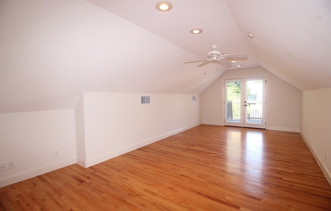 Beautiful Home with Separate Art Studio - Minutes from Downtown