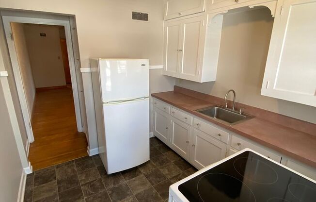 1 bed, 1 bath, 700 sqft, $820, Unit 03