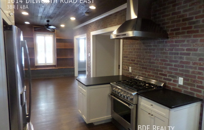 1614 DILWORTH RD E