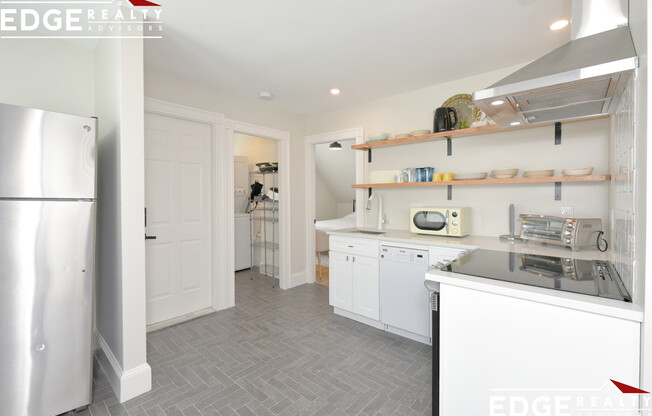 15 B LEXINGTON ST