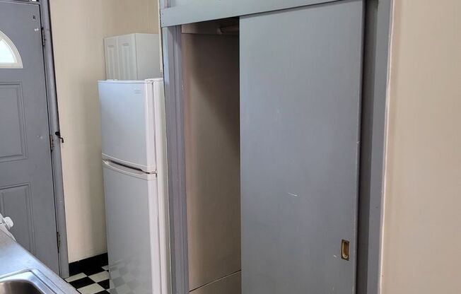 Studio, 1 bath, $795, Unit 107