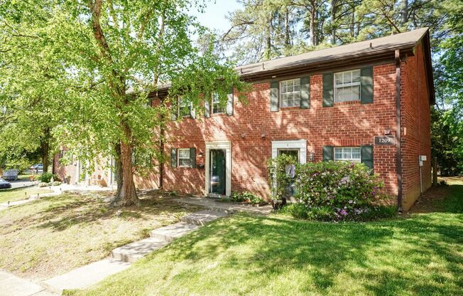 Fully Renovated 2BR Townhome-Style Condo – Available Now!