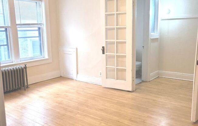 Studio, 1 bath, $875, Unit 25