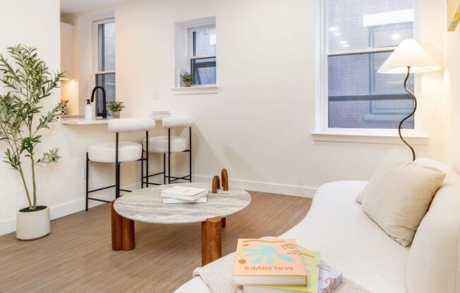 2 beds, 1 bath, 729 sqft, $2,016, Unit A-302