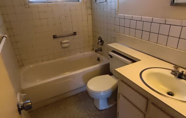 1 Bedroom, 1 Bathroom Condo For Rent at 5505 Hernandes Drive Orlando FL 32808