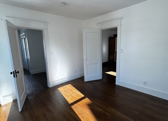 3 beds, 1 bath, 1,352 sqft, $1,900, Unit 2