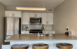 2 beds, 2 baths, 850 sqft, $5,600, Unit 610