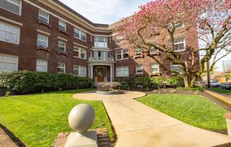 1 bed, 1 bath, 670 sqft, $1,725, Unit 309