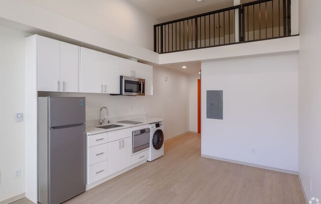 Studio, 1 bath, 288 sqft, $1,534, Unit Unit 411