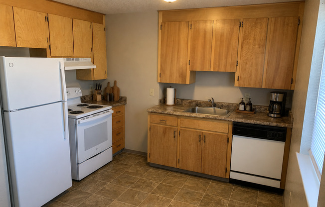 2 beds, 1 bath, $1,125, Unit 04